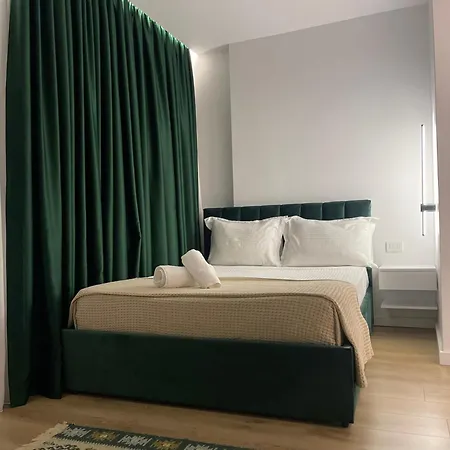 Am Luxury * 티라나