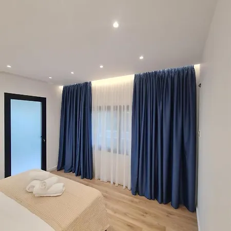 Pta - Luxery 2 - Balcony *