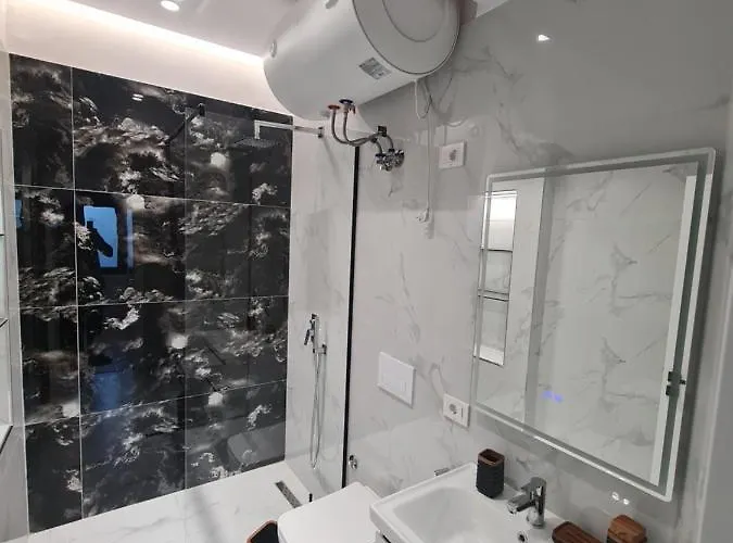 Am Luxury טיראנה