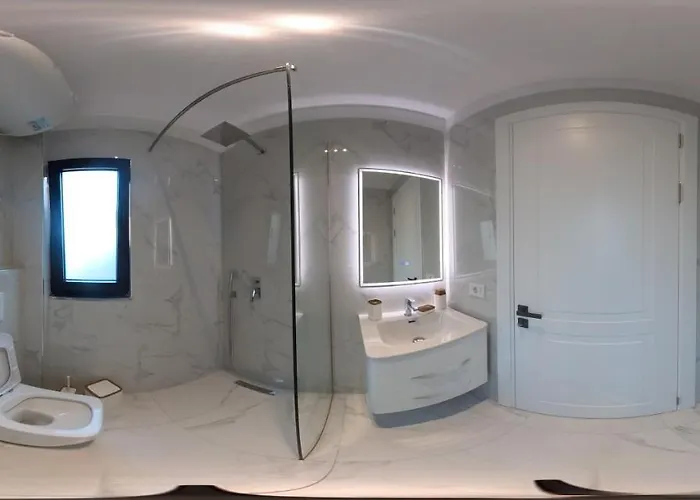 Am Luxury * טיראנה